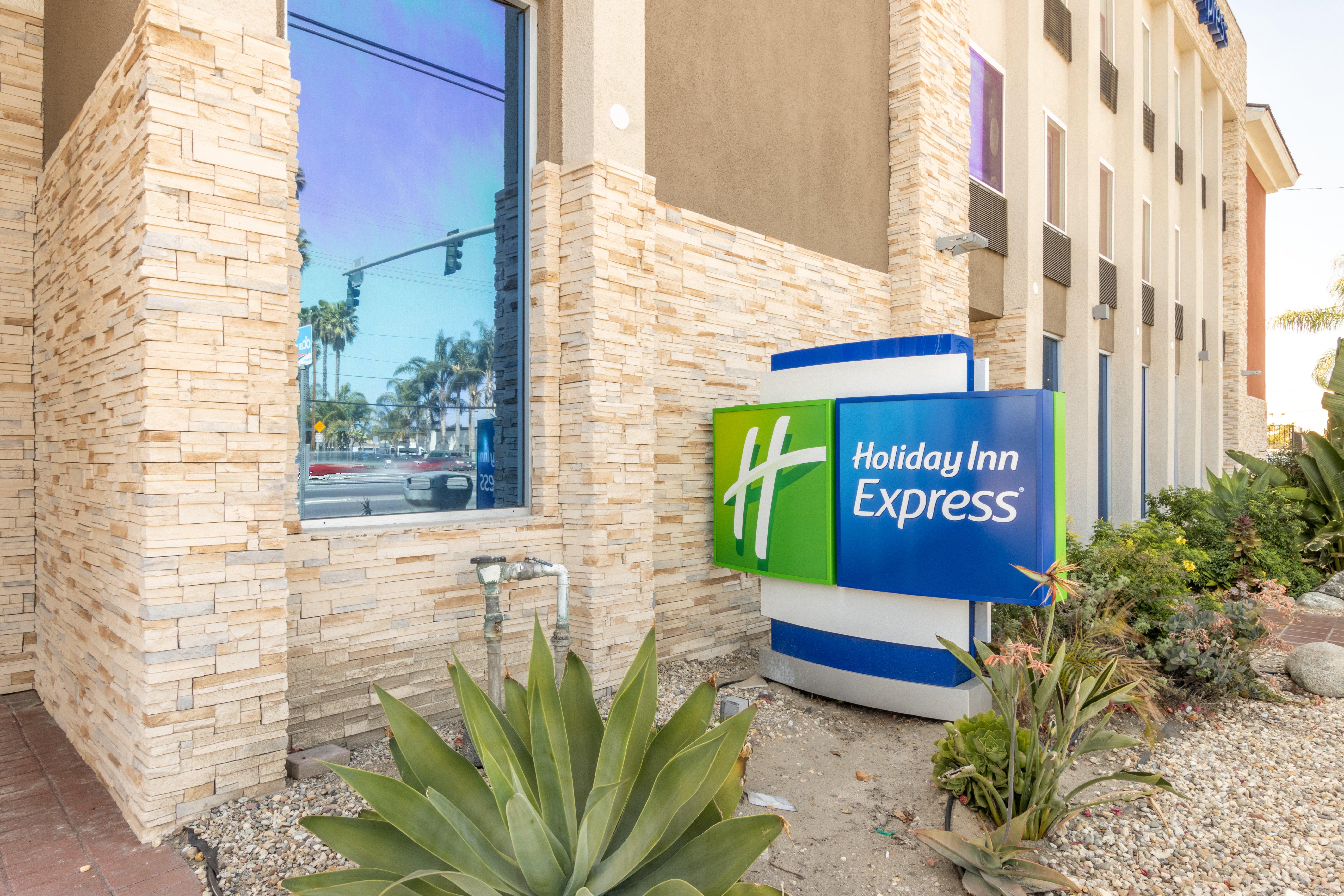 Holiday Inn Express - Anaheim West Exterior photo
